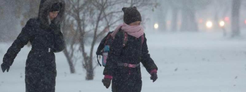 В Киеве из-за метели на два дня отменили занятия в школах