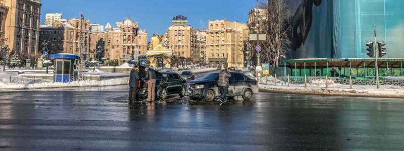 ДТП на Майдане Независимости: столкнулись Chevrolet и Skoda