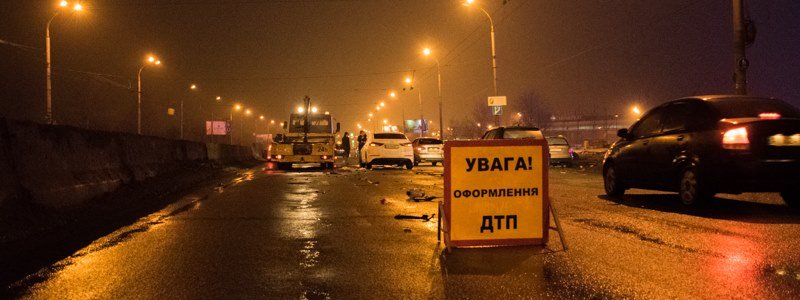 Двойное ДТП в Киеве: драйвер службы Uklon разбил новое авто клиента