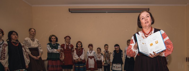 В Киеве с песнями и танцами презентовали книгу с фольклором для детей