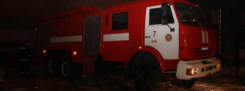 В Киеве во время пожара в многоэтажке спасли бездомного