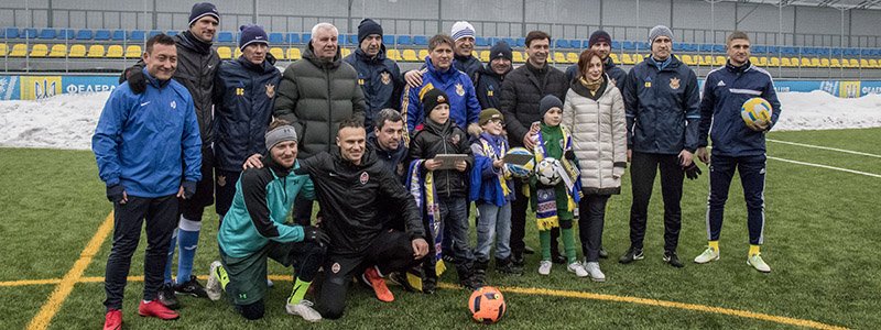 В Киеве легенды украинского футбола провели тренировку с детьми