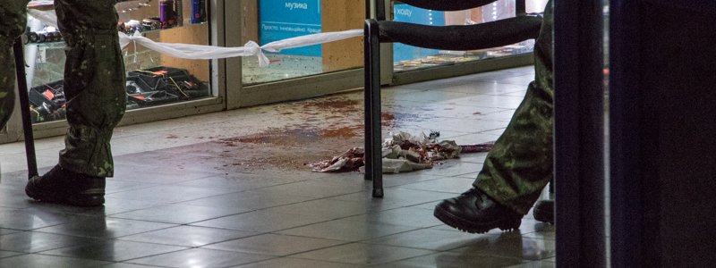 В Киеве на ж/д вокзале мужчину ударили ножом