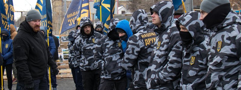 В Киеве блокируют посольство России и раздают билеты в ад
