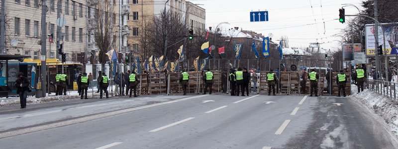 Много полиции и перекрытие центра: как проходят выборы президента РФ в Киеве