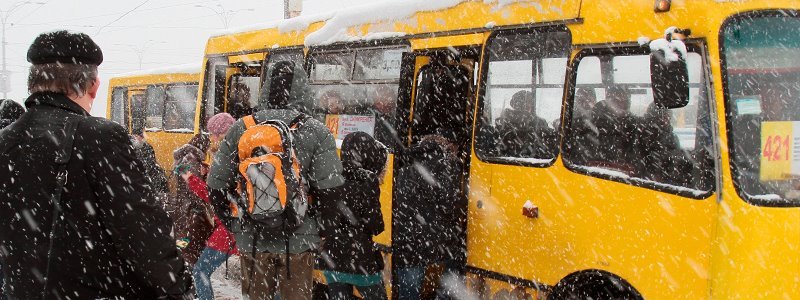 Снегопад в Киеве: общественный транспорт ходит не по графику