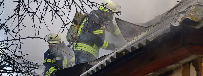 В Киеве горел жилой дом: соседей обвиняют в поджоге