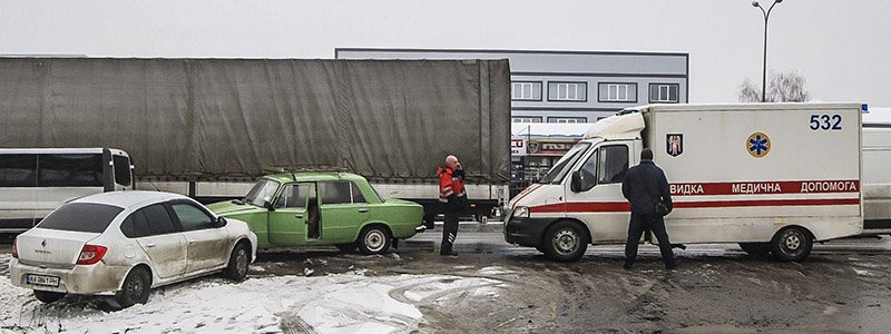 ДТП в Киеве на Большой Окружной: водитель Жигулей попал в больницу