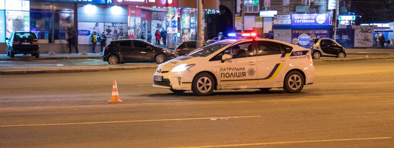 В Киеве на Дарницкой площади Lanos сбил пешехода
