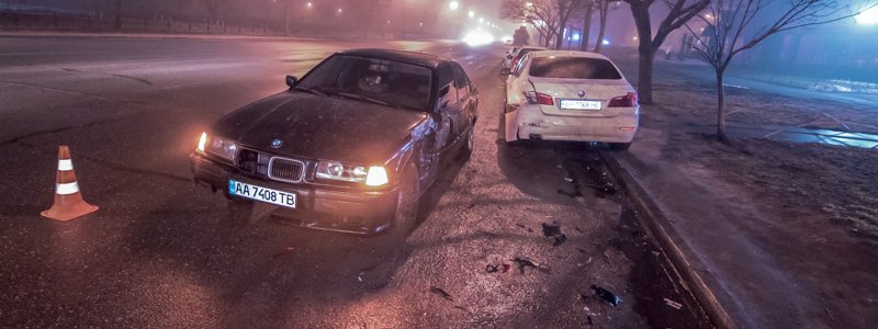 В Киеве "дрифтер" задом протаранил впередистоящий автомобиль