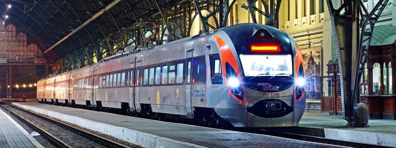 80 украинцев в польском поезде затормозили работу Интерсити