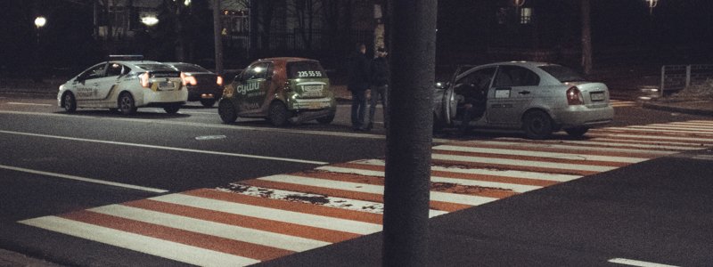 В Киеве на Воздухофлотском проспекте столкнулись авто Uber и "Сушия"
