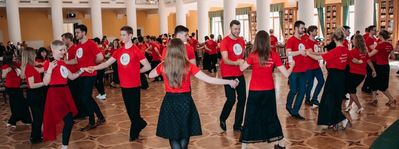 Репетиция Венского вальса в Киеве: на паркете закружили танцоры и звезды