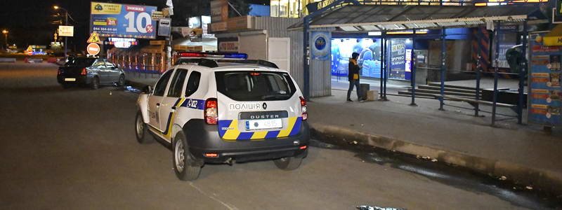 В Киеве на Борщаговке парни избили продюсера канала «Украина» и напали на охранника супермаркета «Велика Кишеня»