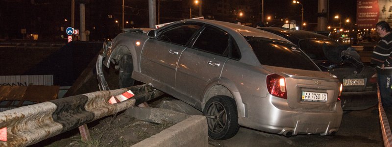 В Киеве на Троещине пьяный таксист устроил ДТП с пострадавшим