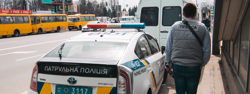 В Киеве у Выставочного центра Mercedes Sprinter сбил женщину