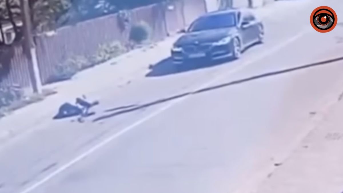На Київщині BMW збив неповнолітнього хлопця: відео момента ДТП