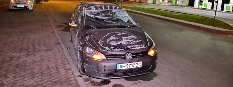 В Киеве на Дегтяревской Volkswagen протаранил Fiat и перевернулся