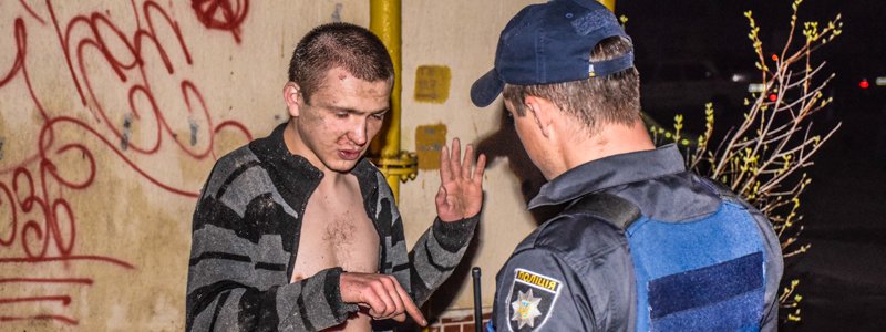 В Киеве на Окружной полиция задержала пьяного дебошира
