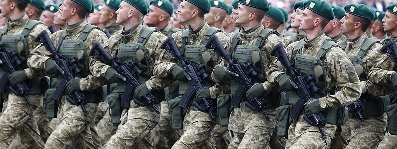В центре Киева маршем пройдут сотни военных