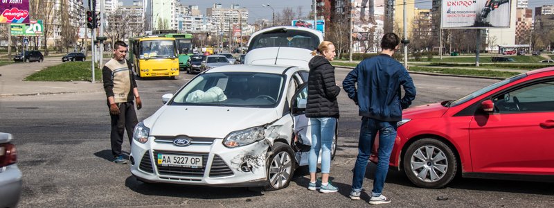 В Киеве полиция ищет свидетелей аварии на Перова