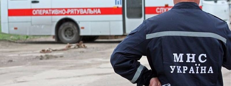Игрался и застрял: в Киеве пожарные спасли 13-летнего мальчика