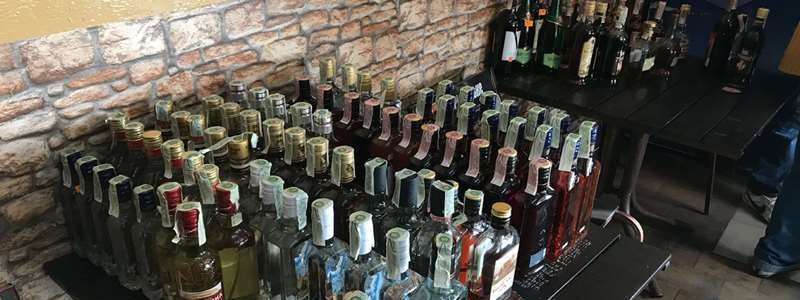 В Киеве на Подоле продавали и разливали сомнительную водку