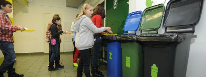 У Києві школярів вчать сортувати сміття