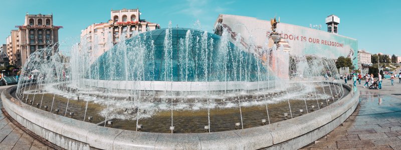 В центре Киева открыли сезон купания в фонтанах