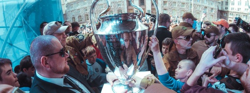 Жителям Киева дали второй шанс сделать фото с Кубком Лиги Чемпионов