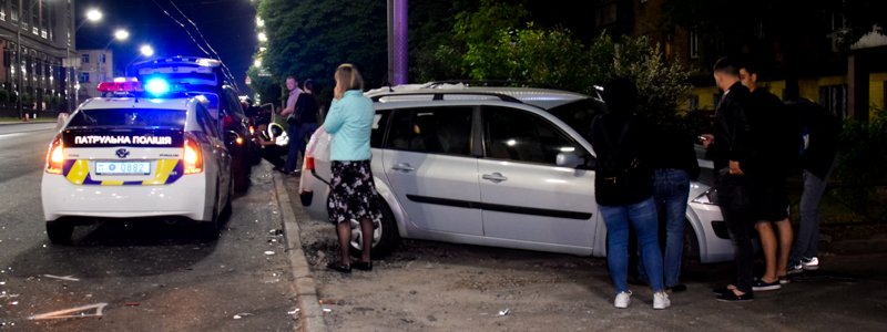 В Киеве на улице Елены Телиги Subaru протаранил Renault