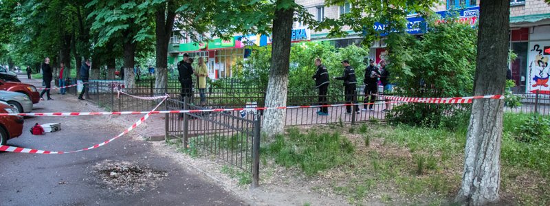 В Киеве на Отрадном мужчина умер в луже крови
