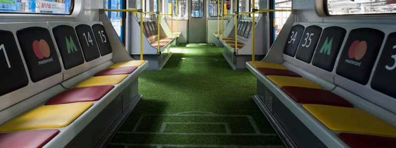 В метро Киева появился вагон-стадион: узнай, по какой он ездит ветке