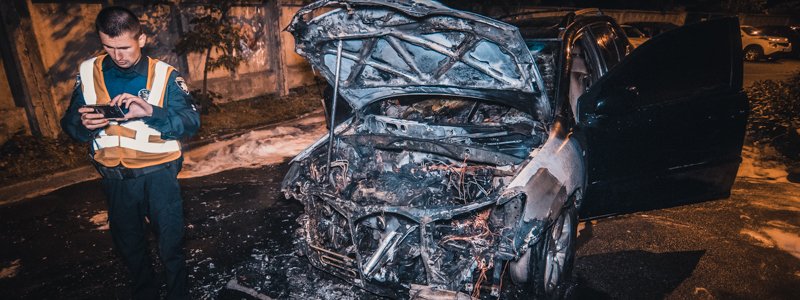 В Киеве на Артиллерийском переулке горел Lexus
