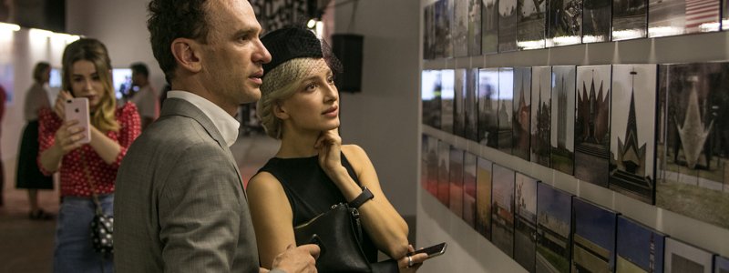 В Киеве на Kyiv Art Fair продают интимный дневник, сало и виртуальную реальность