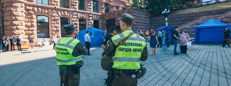 Полиция в лицах и мордахах: центр Киева оккупировали сотни правоохранителей