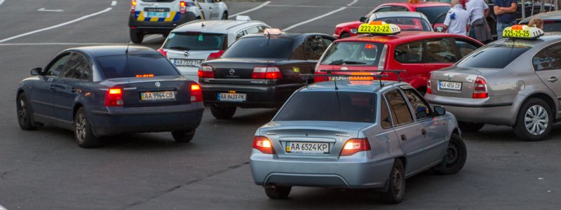 Где в Киеве выгоднее всего "брать" иностранцев во время Лиги чемпионов: таксисты рассказали о "хлебных" местах