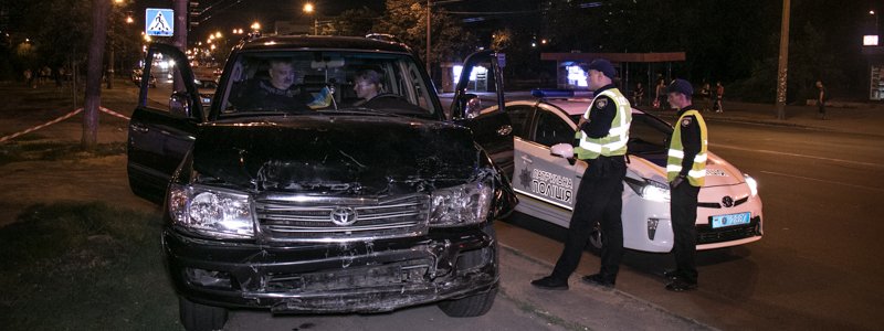 Появилось видео задержания пьяного водителя Toyota, который устроил ДТП на Братиславской в Киеве