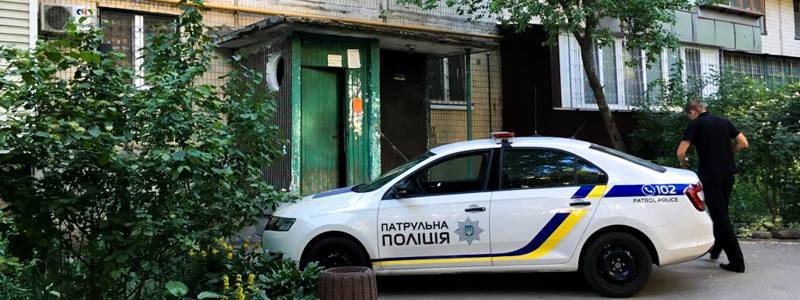В Киеве на Святошино мужчина прыгнул с 9 этажа: тело лежит у всех на виду