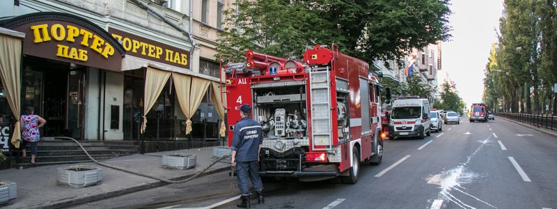 В Киеве возле Бессарабской площади горел "Портер паб"