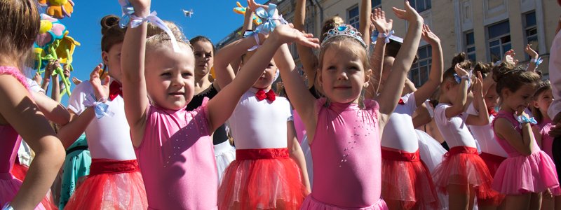 В Киеве на Подоле дети установили новый рекорд: Кличко "дымился" от восторга