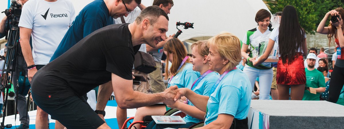 Самые интересные участники Пробега под каштанами: Кличко наградил бегунов