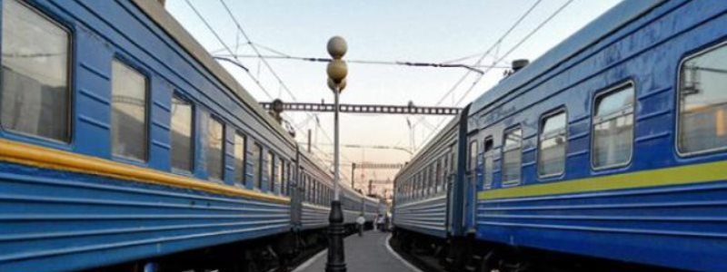 "Укрзалізниця" запускает дополнительные "летние" поезда: узнай, как уехать в Геническ и Бердянск