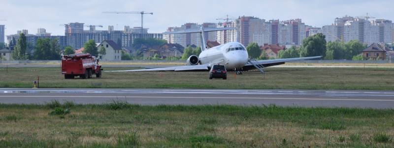 Появилось видео жесткой посадки самолета в аэропорту "Киев": все, что известно об аварии