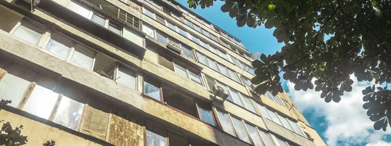 В Киеве женщина покончила жизнь самоубийством, выпрыгнув с 9-го этажа