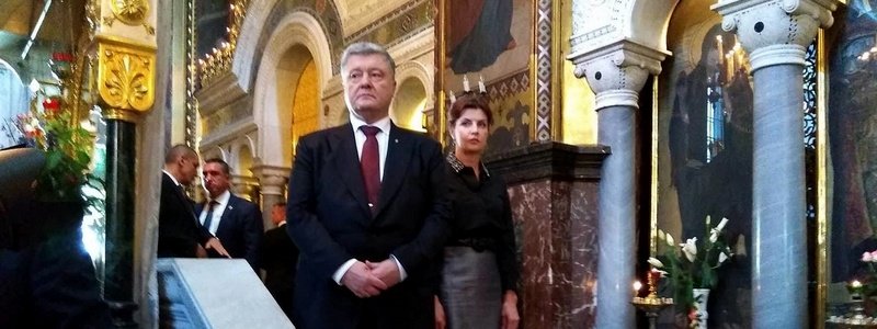 В Киеве Порошенко, Гройсман и Филарет попрощались с поэтом Драчом
