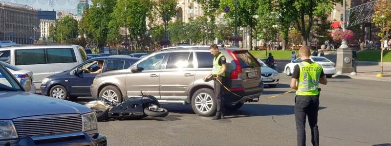 ДТП на злополучном перекрестке в центре Киева: байкер сбежал, оставив разыскиваемый Интерполом мотоцикл