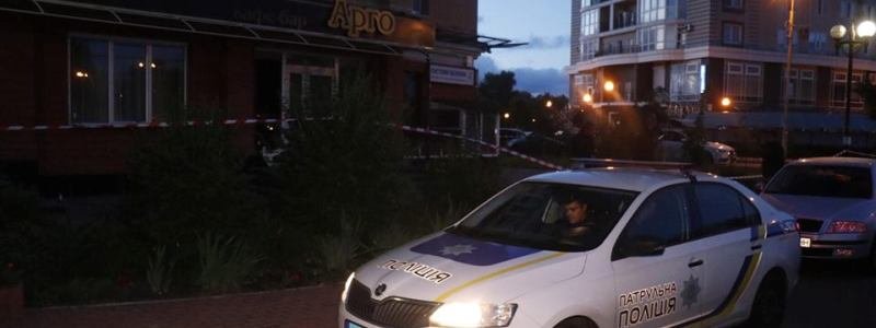 В Киеве на Оболони владелец кафе расстрелял посетителей: одного убил, второго ранил