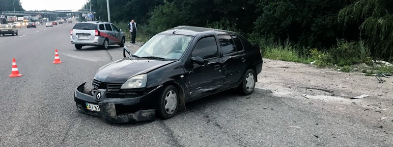 На Одесской трассе Peugeot протаранил Renault: погибла женщина