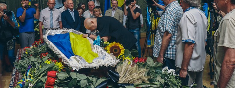 В Киеве Гройсман, Тимошенко, однопартийцы диссидента и сотни людей прощаются с Левком Лукьяненко
